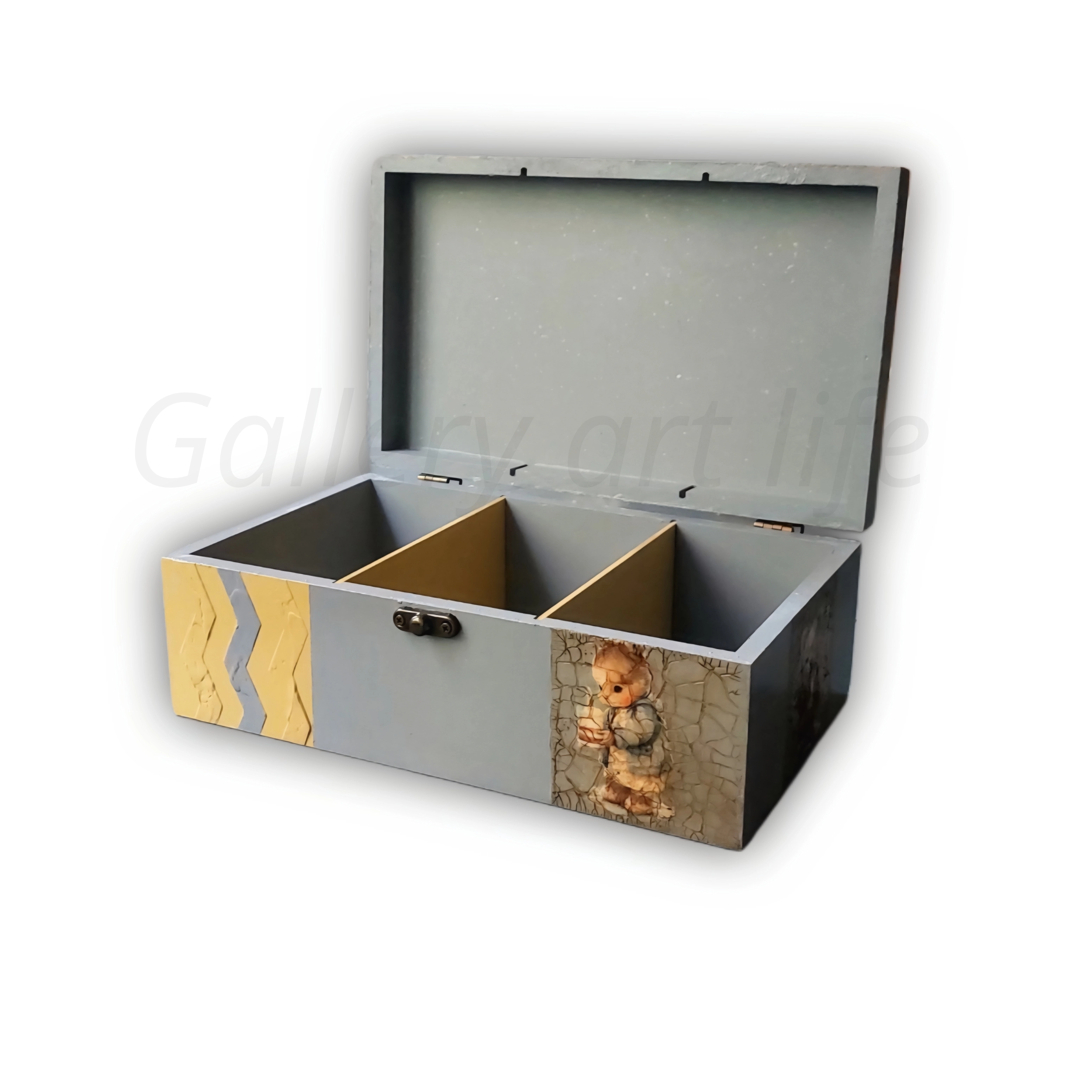 نمای داخل جعبه چوبی نظم دهنده